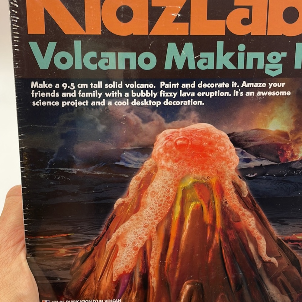New In Box KidzLabs Volcano Making Kit - Picture 2 of 3